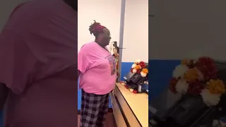 Woman gets her wig snatched off at Walmart 🤣🤣