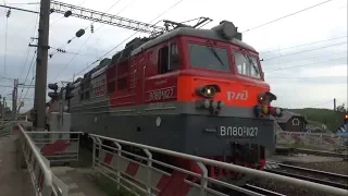 Электровоз ВЛ80С-1127 с грузовым поездом