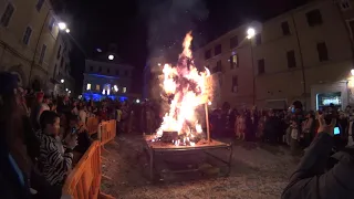 25/02/2020 O puccio viene bruciato in piazza - carnevale civita castellana 2020 - HD 1080p60