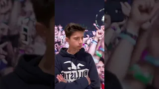 Deaf kid at an Eminem concert... Just jokes !! 😂🤯