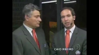 Cléber Machado tenta dar cabeçada em Caio Ribeiro ao som de Last Kiss do Pearl Jam