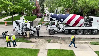 🚧👷‍♂️ Cement Mixer Truck and Curb Machine Make A New Concrete Curb in 20 Minutes 🦺😎