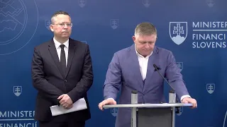 Fico chce veľké škrty zamestnancov na ministerstvách, hovorí o 30-percentnom reze