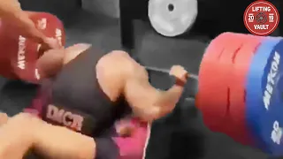 Bodybuilder Breaks His Neck During Squat