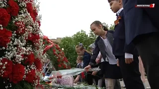 У Вечного огня на площади Павших борцов почтили память защитников Отечества
