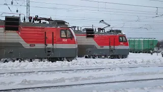3ЭС5К-850 ,с грузовым поездом , медленно уходит со станции Апатиты, 19.02.2022г.