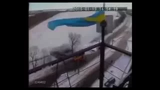 Видео обстрела блокпоста под Волновахой расстреляли автобус (13.01.2015)
