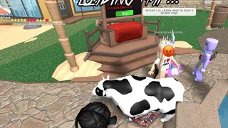 PLAYING MM2 AS A COW + MAKING TEAMERS MAD (Murder Mystery 2)