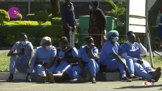 Zimbabwe healthcare workers strike over poor wages