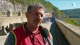 Manifestation sur le barrage de Vouglans