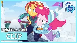 Delivering Rarity's Soufflé Through a Snowball Fight! | Saving Pinkie’s Pie (Holidays Unwrapped)