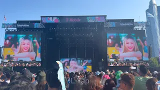 NewJeans hype crowd with Get Up title tracks medley @ Lollapalooza Chicago 2023