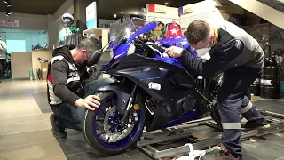 unboxing YAMAHA R7 new superbike 2022