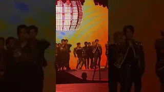 220818 SEVENTEEN World Tour ‘BE THE SUN’ in LA - Hoshi abs ‘HOT’