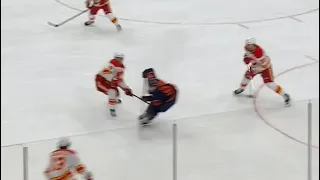 Connor McDavid wows the crowd with his edge work and stick handling at high speed vs. Calgary Flames