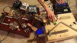 Electro-acoustic ambient / drone  (DIY Noiseboxes, Digitakt, Koma Fieldkit)