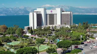 Akra Hotel, Profesyonellik, konfor ve kusursuz hizmetin ayrıcalıklarını keşfedin!