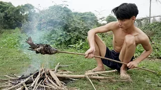 Primitive technology: Trap Fish Carp by the kitchen smoke very unusual way | Wilderness Technology