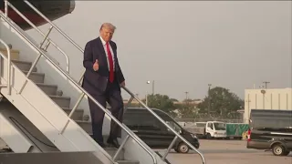 Trump disembarks in Atlanta, motorcade leaves airport