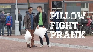 Бой с незнакомцем / Pillow Fight Prank