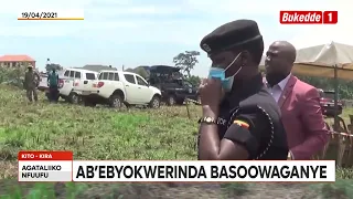 Agataliikonfuufu    Enkayaana ku Ttaka  Abebyokwerinda basowaganye  Poliisi eremesezza aba Miritare