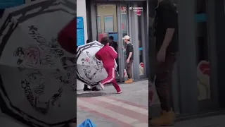 成龍 Jackie Chan  greeting fans while filming😍🎬