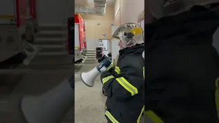 За сколько секунд собираются пожарные?