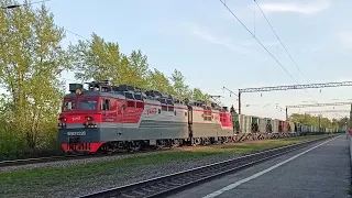 Электровоз ВЛ80С- 2226 с грузовым поездом