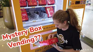 Mystery Box Vending Machine in Vietnam. Let's unbox this thing!  4K