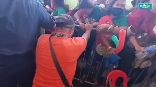UniTeam supporters struggle during Bongbong Marcos and Sara Duterte rally