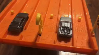 Hot Wheels Delorean DMC-12 Vs Hot Wheels Back to the Future Time Machine Race!