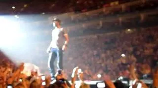 Enrique Iglesias telling fans to come down & handcuffs London 02 March 25, 2011