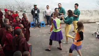 El Pot Petit al Nepal - Visita del monestir Arya Tara School