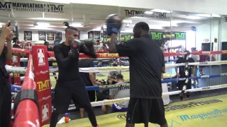Jeff Mayweather mitts like a boss!!! - EsNews Boxing