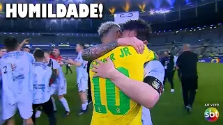 NEYMAR ABRAÇA MESSI NO FINAL JOGO E PARABENIZA O ARGENTINO PELO TÍTULO