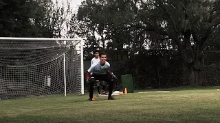 COMO PARAR UN BALON RASO PORTEROS - ENTRENAMIENTO DE PORTEROS FUTBOL