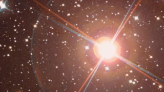 Zooming in on the red giant star L2 Puppis