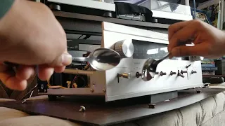 HOW TO REMOVE VINTAGE RECEIVER KNOBS WITH SPOONS!