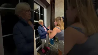 Внучка отобрала у бабушки всю пенсию..😳👵🏻🙎‍♀️