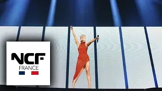 Céline Dion: sublime sur scène dans une robe en dentelle transparente