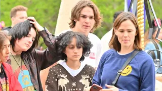 Jennifer Garner Takes Daughter Seraphina and Jennifer Lopez’s Child Emme to Disneyland