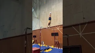 мощная связка от гимнаста 🤯😤 #calisthenics #strongworkouts #freestyle #shorts #workout #gymnastic