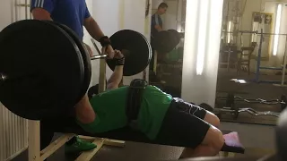 130kg bankdrücken mit 3 sec. Pause auf der brust