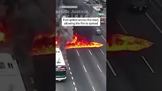 A bus unexpectedly burst into flames on a highway in Buenos Aires, forcing passengers to flee.