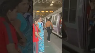 Mumbai local train India girls #youtubeshorts #ytshorts #viralshort #trending #shortsvideo