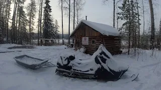 ПОХОД в ТАЙГУ на ТРИ ДНЯ. ЛЕСНАЯ ИЗБА. ПЕРВЫЙ лёд на ТАЁЖНОМ ОЗЕРЕ. Часть вторая.