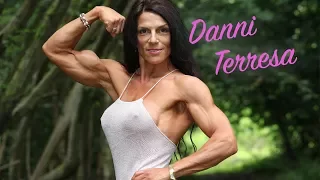 Insane Female Bicep Peaks!!!!!