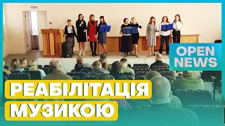 Реабілітація музикою: у Дніпрі волонтери влаштували концерт для українських захисників