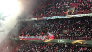 Ajax-fans steken bengaals vuurwerk af op Sclessin