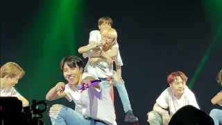 180922 Anpanman @ BTS 방탄소년단 Love Yourself Tour in Hamilton Fancam 직캠